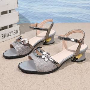 Sandales à talon bas <span class=keywords><strong>de</strong></span> grande taille pour femmes, nouvelle collection été, style europé<span class=keywords><strong>en</strong></span> et américain, <span class=keywords><strong>forme</strong></span> <span class=keywords><strong>de</strong></span> fleur, talon épais, bouche <span class=keywords><strong>de</strong></span> <span class=keywords><strong>poisson</strong></span>, chaussures pour femmes - Product Image 5