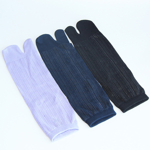 SHANXIN barato de color sólido flor patrón de <span class=keywords><strong>dos</strong></span> dedos de <span class=keywords><strong>los</strong></span> pies muy transpirable de malla de calcetín - Product Image 6
