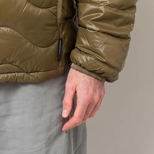 Doudoune à capuche Waves personnalisée Rom Nylon Ripstop très brillant avec 62g de duvet d'oie Premium 800FP ourlet réglable - Product Image 5