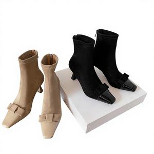 Meilleures ventes : Bottes mi-mollet décontractées en cuir de vachette pleine fleur, couleur unie, style rétro, avec ceinture décorative, antidérapantes, imperméables, à talon épais de 1 cm - Product Image 1