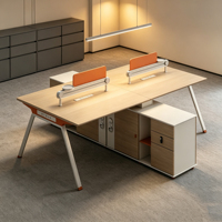 Bureau de travail pour 4 personnes, design moderne modulaire et ouvert, adapté aux bureaux et aux immeubles de bureaux