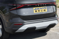 Geniş FAW J-etta VS8 2026 Orta Boy SUV 1.4T 150Ps 6AT Sol Direksiyonlu Benzinli Araba, 5 koltuklu geniş kabin, düşük WLTC yakıt tüketimi