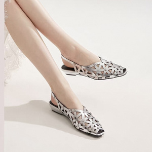 Sandalias de verano para mujer, nuevo estilo, zapatos de cuero con tachuelas, zapatos dorados para mujer, zapatos plateados para dama, tacón <span class=keywords><strong>bajo</strong></span> - Product Image 5