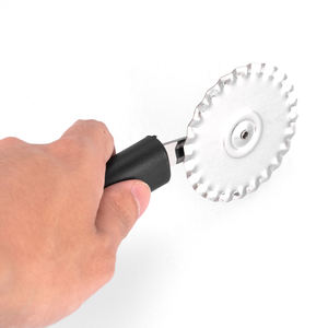 핫 세일 주방 도구 친환경 스테인리스 스틸 베이킹 피자 슬라이서 논슬립 핸들 포함 페이스트리 커터 - Product Image 6