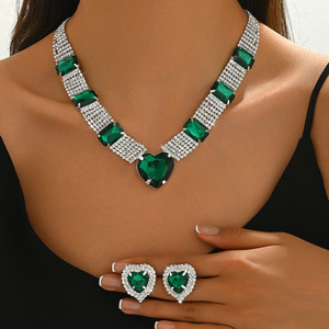 Conjunto de joyería Europea americana chapada en oro para mujer al por mayor, collar y pendientes de corazón grande, de moda para fiestas de aniversarios