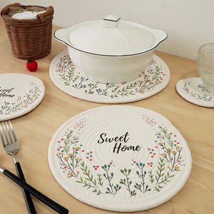 Mantel individual redondo con estampado de fresa, impermeable, aislante del calor, para uso en cocina y comedor - Product Image 2