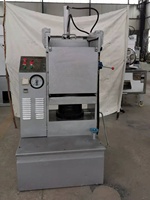 Presse à huile électrique de beurre de karité, machine de traitement de noyau de palme et d'huile de noix de coco