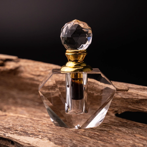 Huile naturelle d'agarwood de qualité standard 100% naturelle pour usage personnel, disponible à bon prix en provenance du Vietnam - Product Image 3