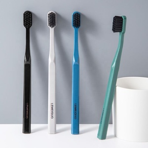 Fabricante OEM de Cepillo de Dientes Manual con Cerdas de Nailon para Blanqueamiento Dental en Empaque Individual - Product Image 3