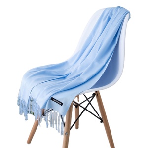 Venta al por mayor engrosada cálida cómoda de gran tamaño señoras bufanda Cachemira Color sólido bufanda de invierno Hijab para las mujeres - Product Image 1