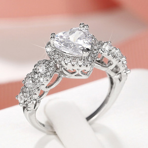 Anello di Proposta a Forma di Cuore per Donne, Regalo Romantico alla Moda, Gioiello da Dito - Product Image 1