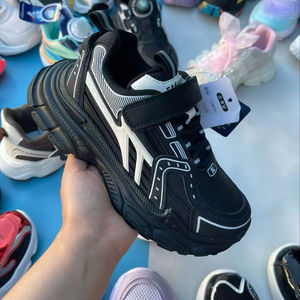 Vêtements de marque de style mixte, vêtements d'occasion, stock neuf, baskets de course fabriquées en Chine - Product Image 1