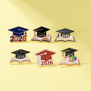 Prix de gros en gros : Épingles en émail de remise de diplôme Classe de 2026, Broches chapeau de doctorat, Épingles de revers pour diplômés, pour écoles, cadeaux et souvenirs - Product Image 4