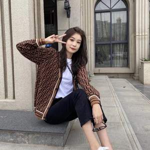 Pull cardigan femme automne-hiver 2025, style rétro chic, lettres, coupe ample, tricot épais, anti-âge - Product Image 5