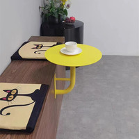 Table murale en fer au design jaune tendance pour salon de thé, café, boulangerie, pâtisserie, petite table