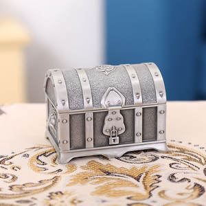 صندوق مجوهرات معدني إبداعي على شكل صندوق كنز قراصنة بتصميم أوروبي عتيق، صندوق تخزين مجوهرات فاخر من السبائك كهدية للفتيات - Product Image 2