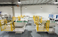 Machine automatique d'alimentation et de sortie pour la fabrication de bases de gâteaux en carton ondulé MDF avec bordure ronde et bande de papier colorée à l'extérieur