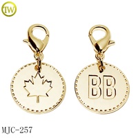 Breloques de bijoux attrayantes, adaptées aux bijoux multicolores, pendentifs en métal avec logo personnalisé, accessoires de porte-clés, mini-étiquettes suspendues avec fermoir