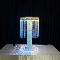 Support de toile de fond de mariage avec rideau de perles LED RGB et cadre métallique blanc pour la décoration de scène de mariage et de fête