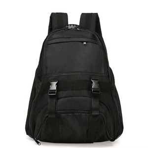 Sac de basketball unisexe personnalisé pour l'extérieur avec fermeture éclair antivol, matériau de haute qualité, fabriqué au Pakistan, en vente - Product Image 2