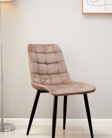 Chaise de salle à manger moderne de luxe, mobilier d'intérieur, velours, pieds avec revêtement poudré couleur sable.