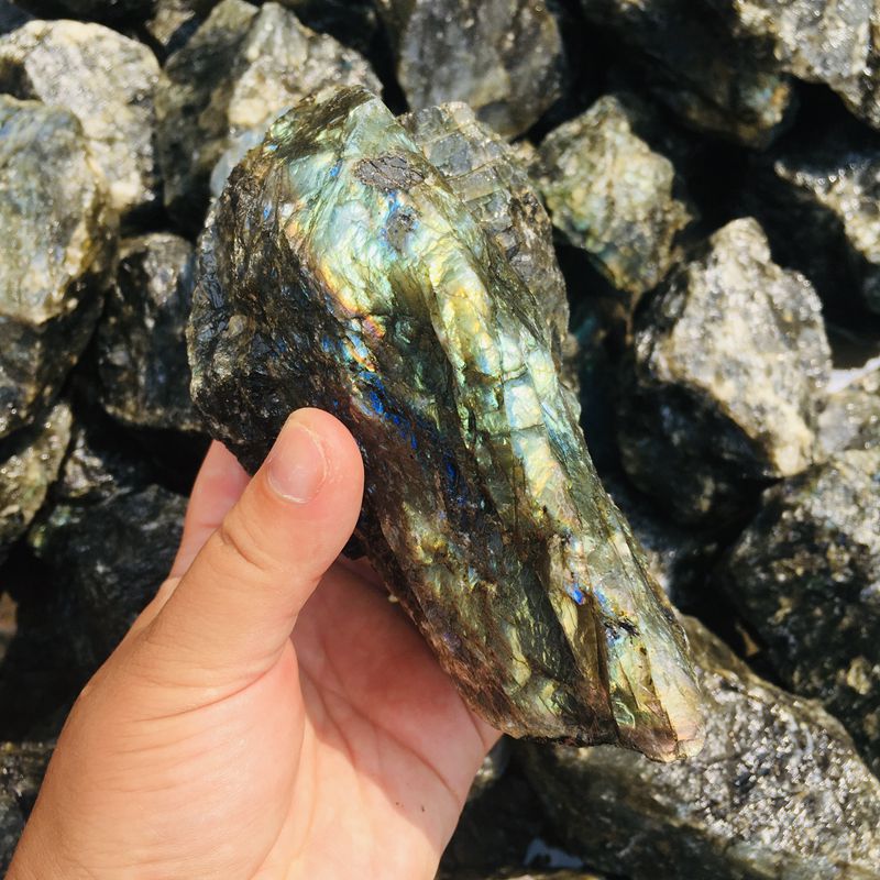 天然の派手な生ラブラドライト原石宝石水晶標本未研磨石
