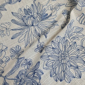 Tissu en polyester, <span class=keywords><strong>coton</strong></span> et <span class=keywords><strong>lin</strong></span> avec broderie florale de couleur contrastée, largeur 140 cm, pour robe cheongsam, sac - Product Image 1