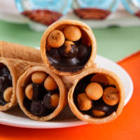 Biscuits en forme de cône croustillants au chocolat, saveur crème glacée, bonbons sucrés, collations décontractées, certifiés HALAL, personnalisables – Vente chaude