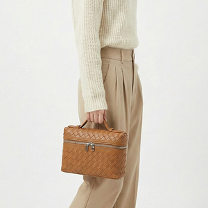 حقائب يد نسائية مخصصة بالجملة من المورد، حقيبة مربعة فاخرة بتصميم عتيق مصنوعة يدويًا من الجلد والبولي يوريثان للنساء - Product Image 1