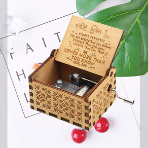 Caja de música con manivela de madera grabada con 11 diseños, regalo de amor para mamá, hija, hijo, marido, esposa, cumpleaños y aniversario familiar - Product Image 5