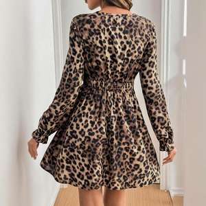 Robe mi-<span class=keywords><strong>longue</strong></span> d'été écologique pour femmes personnalisée en gros dentelle noire col en V évasé guépard imprimé léopard lâche manches longues - Product Image 5