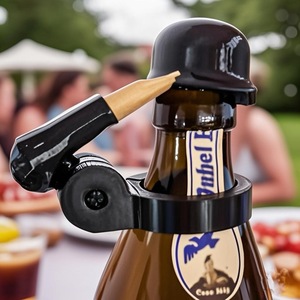 Casco para Botella de Cerveza con Diseño de Soldado Saludo, Impreso en 3D, Semimanual, Material PAL, Negro/Verde, Soporte Creativo para Tapas de Cerveza, Novedad Divertida - Product Image 3