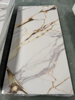 Plaques de marbre PVC légères à installation facile, panneaux muraux en marbre UV pour la décoration intérieure DIY