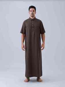 Robe longue pour homme, fermeture à boutons, avec poches, col polo, manches courtes, look élégant et s'adapte parfaitement à votre silhouette - Product Image 1
