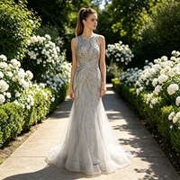 Robe de soirée sirène argentée sans manches, ornée de perles et de strass faits à la main, en dentelle et tulle, longue, pour bal de promo, mariage ou fête, avec traîne naturelle