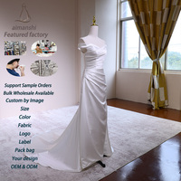 Robe de mariée classique coupe évasée, col en V, satin froncé diagonal, style sirène/trompette, dos nu, traîne chapelle, couleur personnalisée