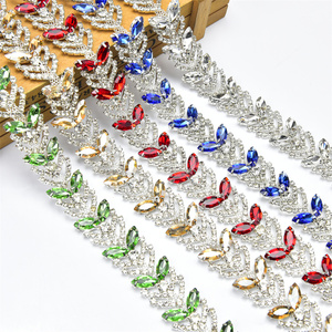 1 Yard Ruban <span class=keywords><strong>de</strong></span> chaîne <span class=keywords><strong>métallique</strong></span> plaqué argent avec applique <span class=keywords><strong>de</strong></span> strass en cristal, pour robes <span class=keywords><strong>de</strong></span> mariée, ceintures, sacs, chaussures, cols et accessoires - Product Image 1