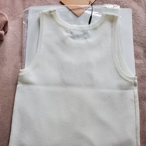 Abbigliamento Estivo alla Moda all'Ingrosso - <span class=keywords><strong>Blusa</strong></span> Senza Maniche da Donna con Stampa di Lettere e Schiena Scoperta, Colore Ciliegia - Product Image 6
