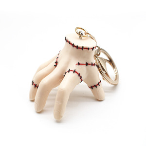 <span class=keywords><strong>Mercredi</strong></span> <span class=keywords><strong>Addams</strong></span> dessin animé mode petit pendentif palmier <span class=keywords><strong>main</strong></span> cassée porte-clés en métal moulé par injection avec ornement <span class=keywords><strong>de</strong></span> mousqueton - Product Image 2