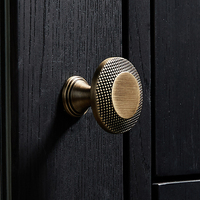 Poignée de meuble moletée en bronze antique européen Poignée d'armoire de cuisine en laiton massif de luxe léger Poignée de barre en T