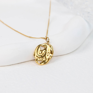 Ladmétalliques — collier avec pendentif organique en acier inoxydable, plaqué or, 316L, tendance, pendentif à texture bombée, avec porte-bonheur, design - Product Image 4