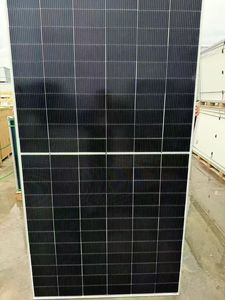 Panel Solar <span class=keywords><strong>de</strong></span> Alta Eficiencia <span class=keywords><strong>de</strong></span> 100w-300w al Por Mayor, Mejor Precio OEM para Alumbrado Público Solar - Product Image 3