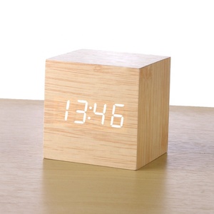 <span class=keywords><strong>Horloge</strong></span> de bureau LED en bois portable et tendance pour la décoration de la maison, fonctionne avec USB et piles, mouvement électronique avec fonction radio - Product Image 6