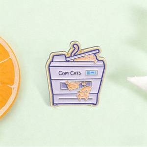 Épinglette en émail personnalisée 'Copy Cats' en métal, motif photocopieur, humoristique pour le bureau, bijou créatif en forme de chat orange, cadeau - Product Image 1