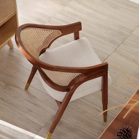 Fauteuil de salle à manger moderne et simple en rotin véritable et bois massif, avec dossier en rotin et assise rembourrée, modèle 2026