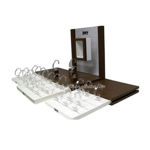 Nhà máy tùy chỉnh Túi xem Vòng đeo tay hiển thị với cơ sở bằng gỗ - Product Image 5