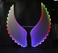 Arche Métallique Lumineuse LED LEXI en Forme d'Ailes d'Ange Dorées, Écologique et Moderne, pour Scène d'Événements et Mariages (Vente en Gros)