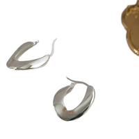 Boucles d'oreilles géométriques en argent sterling 925 Mobius Iris Boucles d'oreilles torsadées creuses plaquées argent Accessoire de mode