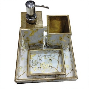 Ensemble d'accessoires de salle de bain en bois MDF écologique Star World, 3 pièces : 4 distributeurs de savon liquide, 2 gobelets, porte-savon - Product Image 1