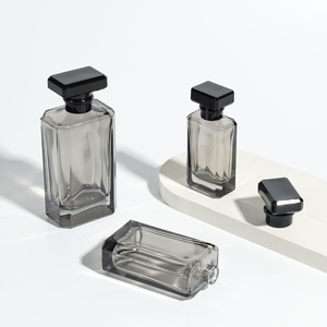 Botella de Perfume Rectangular Plana Translúcida de Lujo de Alta Calidad al por Mayor, Botellas de Vidrio para Perfume en <span class=keywords><strong>Aerosol</strong></span> de 50 ml, Color <span class=keywords><strong>Gris</strong></span> <span class=keywords><strong>Humo</strong></span>, con Tapa - Product Image 4